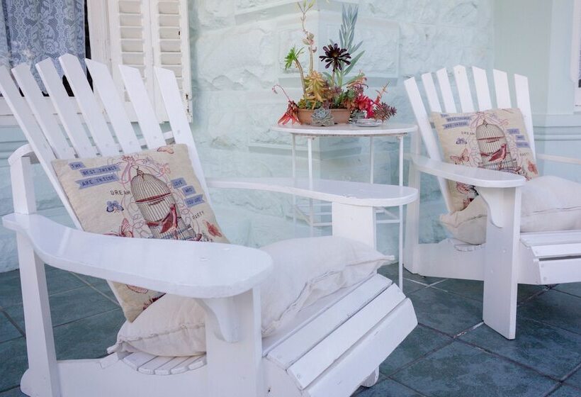 פנסיון Adley House