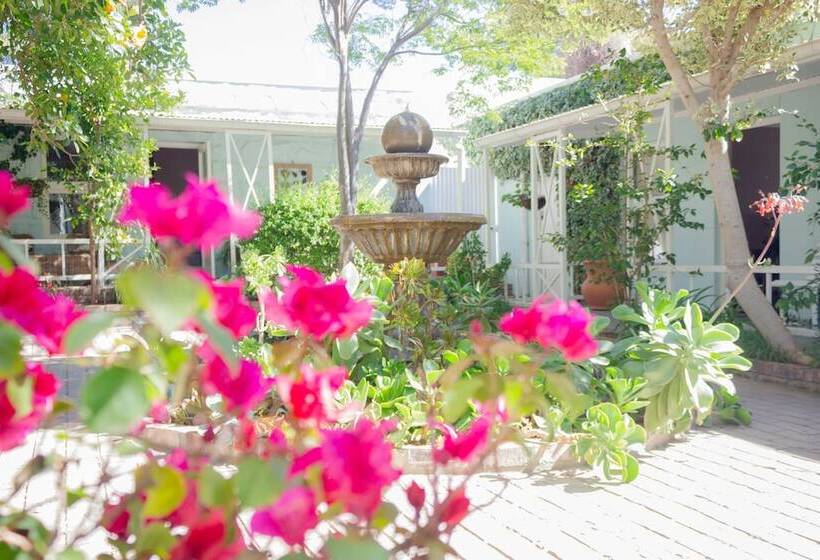 פנסיון Adley House