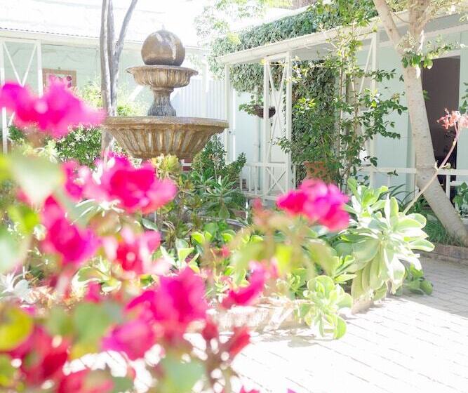 פנסיון Adley House