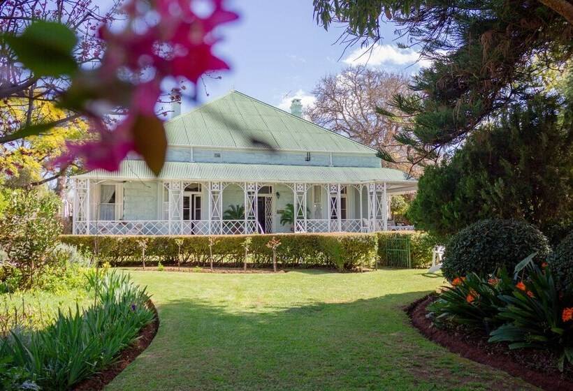 פנסיון Adley House