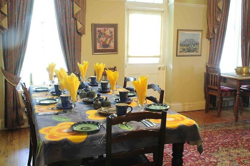 פנסיון Adley House