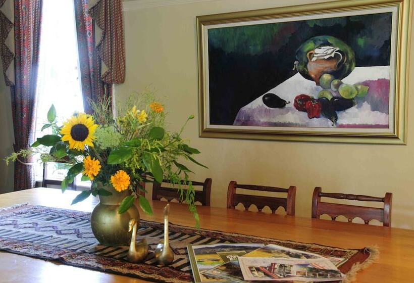 פנסיון Adley House