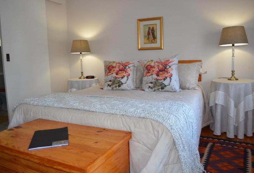 פנסיון Adley House