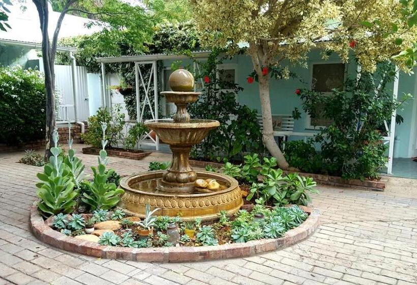 פנסיון Adley House