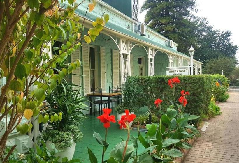 פנסיון Adley House