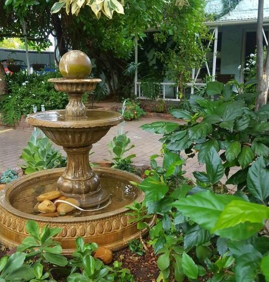 פנסיון Adley House