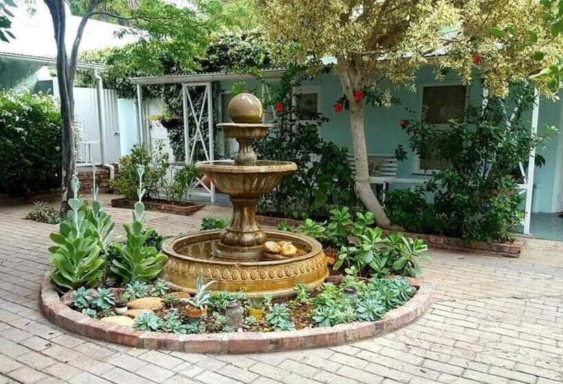 פנסיון Adley House