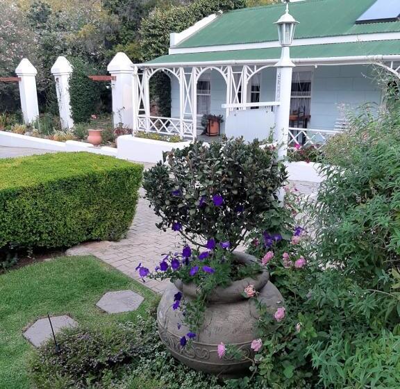 פנסיון Adley House