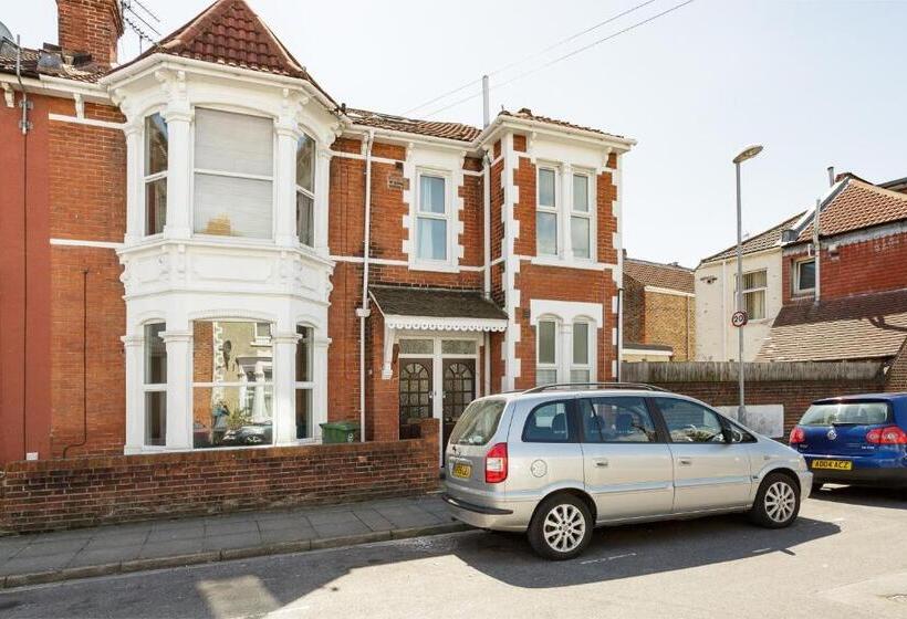 Stopover At Orchard Garden Apartment With Great Outdoor Space