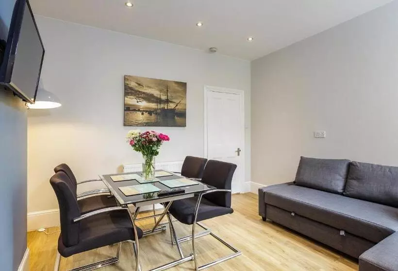 Stopover At Orchard Garden Apartment With Great Outdoor Space