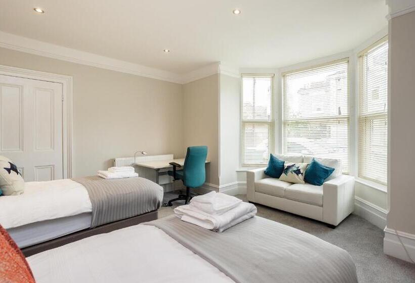 Stopover At Orchard Garden Apartment With Great Outdoor Space