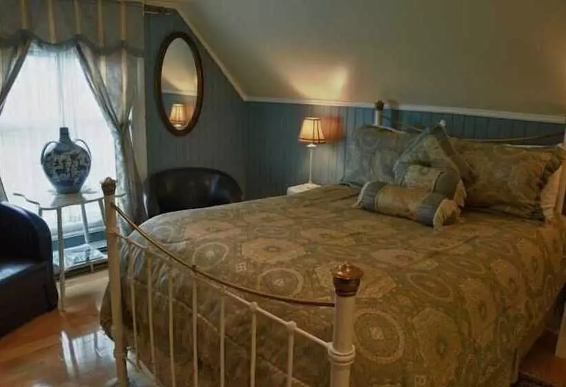 Tucker House Inn