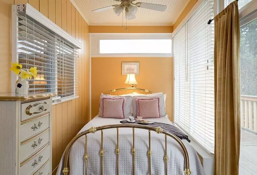 Tucker House Inn