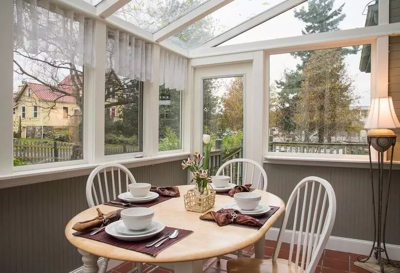 Tucker House Inn