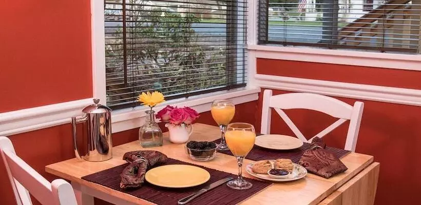 Tucker House Inn