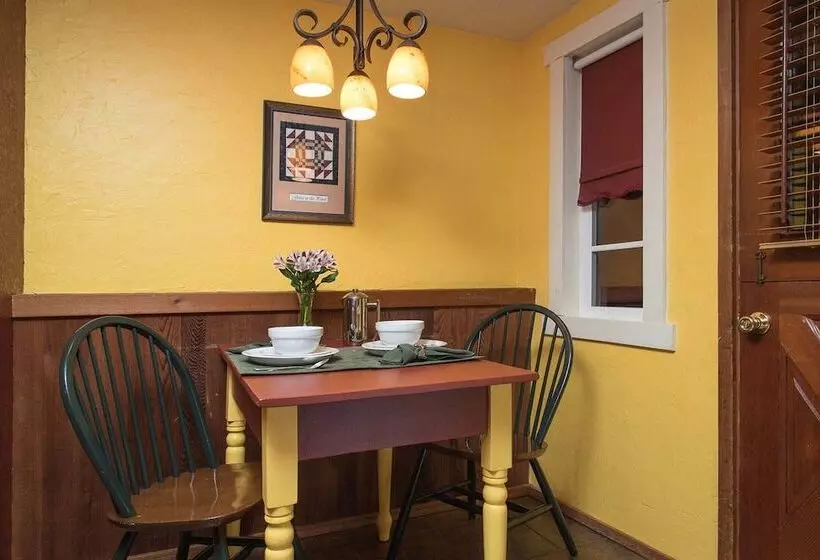 Tucker House Inn