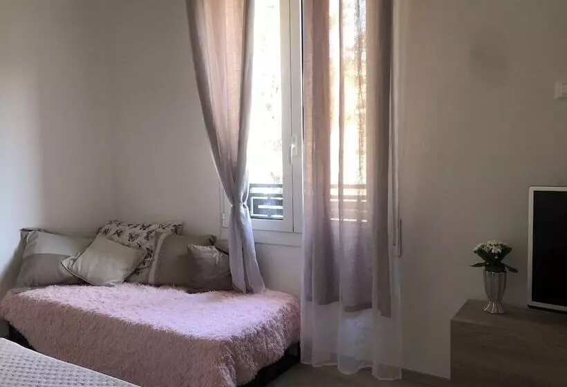 تختخواب و صبحانه R&b Midora