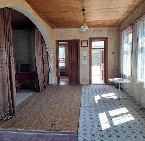 پانسیون Individual Low Budget Guest House