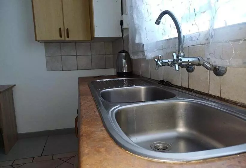 Majatalo Ojong S Guesthouse Kraaifontein   Eikendel