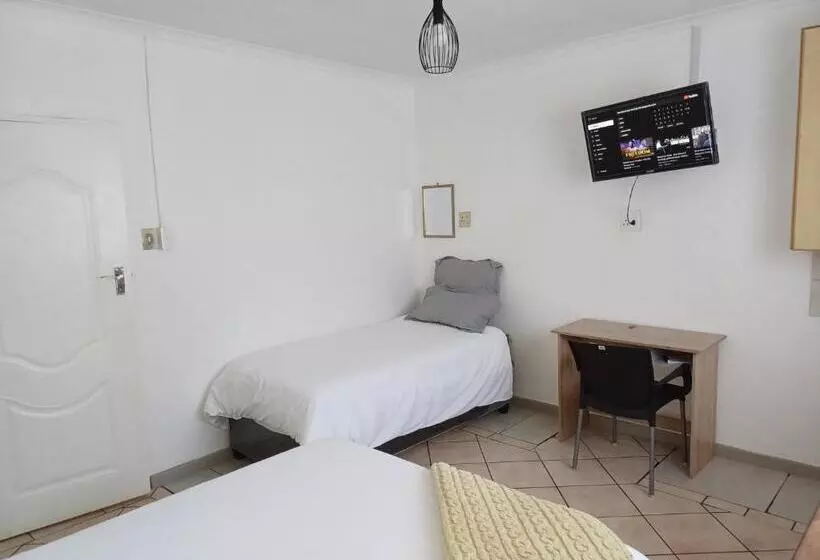 Majatalo Ojong S Guesthouse Kraaifontein   Eikendel