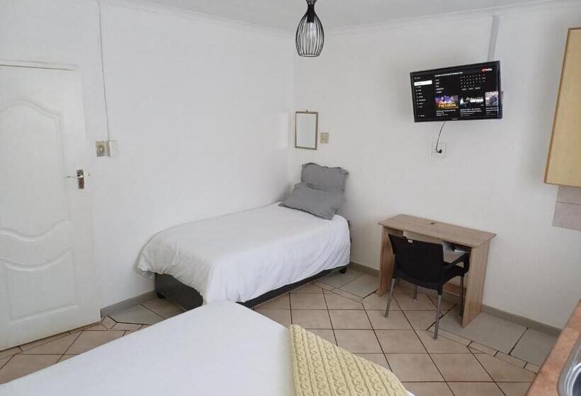 ペンション Ojong S Guesthouse Kraaifontein Eikendel