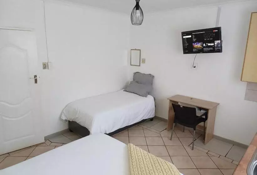 Majatalo Ojong S Guesthouse Kraaifontein   Eikendel