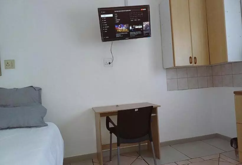 Majatalo Ojong S Guesthouse Kraaifontein   Eikendel