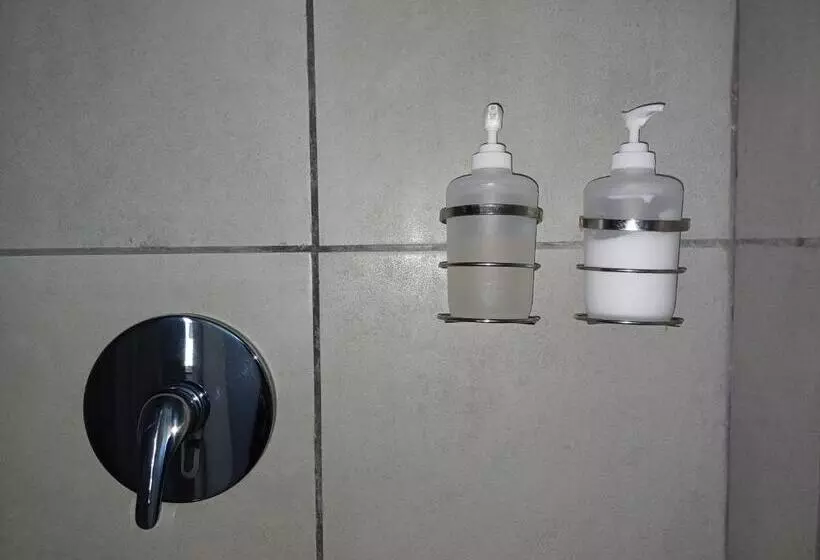 Majatalo Ojong S Guesthouse Kraaifontein   Eikendel