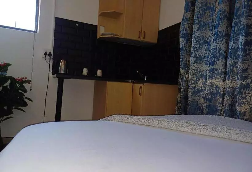 Majatalo Ojong S Guesthouse Kraaifontein   Eikendel