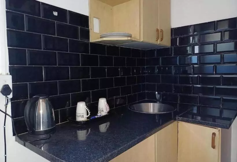 Majatalo Ojong S Guesthouse Kraaifontein   Eikendel