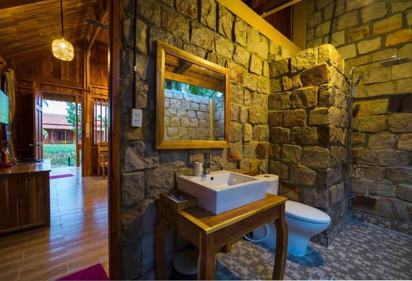 استراحتگاه Phu Quoc Island Lodge