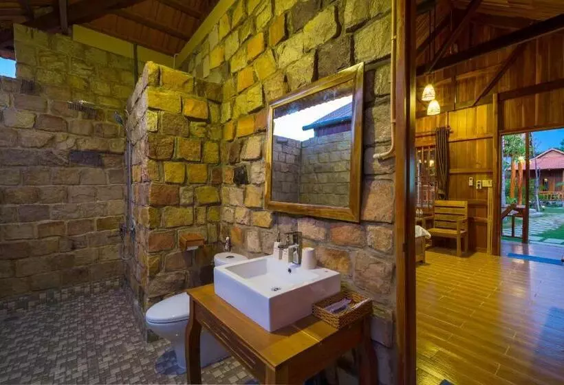 استراحتگاه Phu Quoc Island Lodge