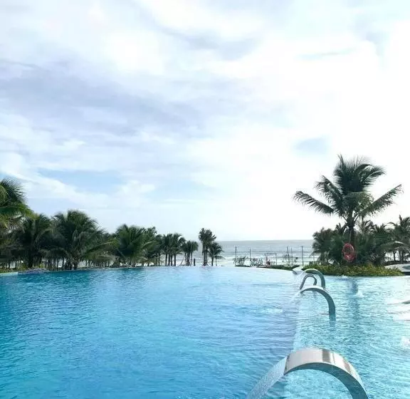 Happy Beach Seaview Hotel The Arena Cam Ranh Resort