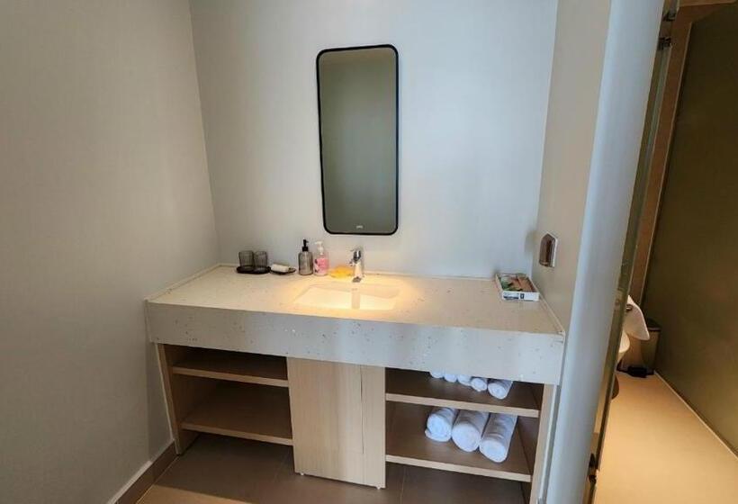 Happy Beach Seaview Hotel   The Arena Cam Ranh Resort