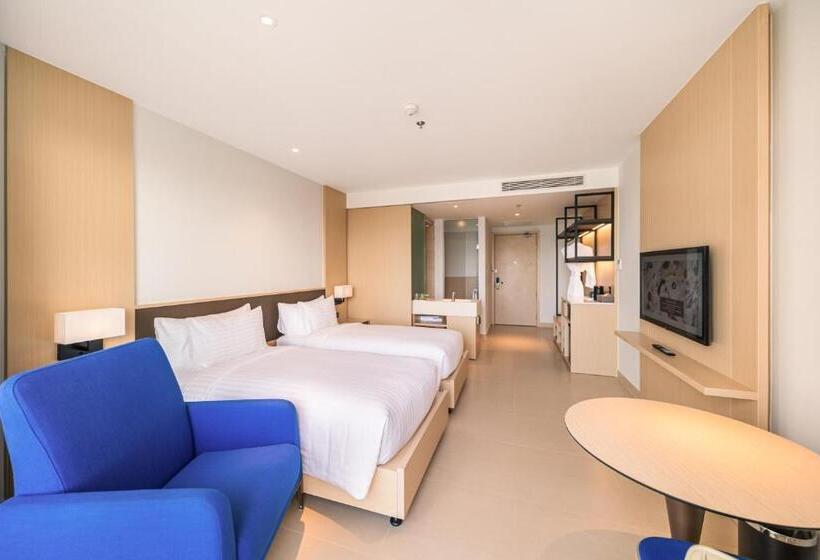 Happy Beach Seaview Hotel   The Arena Cam Ranh Resort