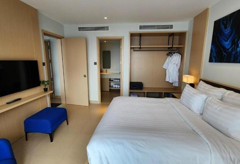 Happy Beach Seaview Hotel   The Arena Cam Ranh Resort