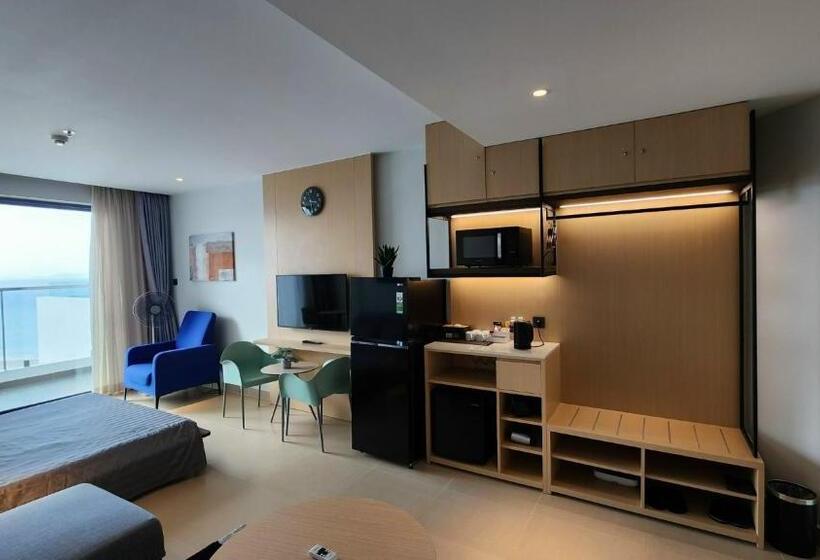 Happy Beach Seaview Hotel   The Arena Cam Ranh Resort