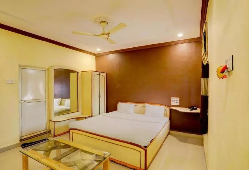 Oyo Hotel Santushti Maharaja