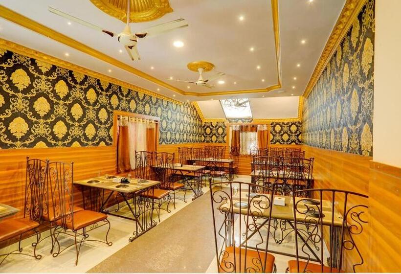 Oyo Hotel Santushti Maharaja