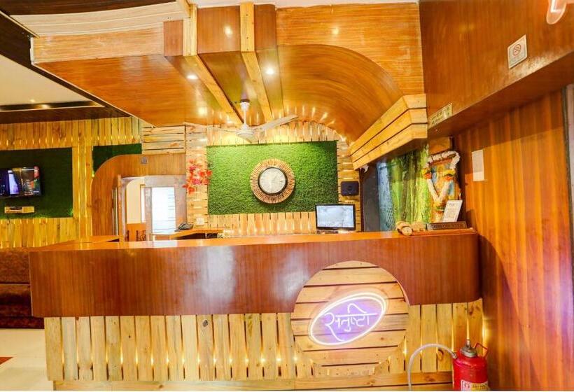 Oyo Hotel Santushti Maharaja