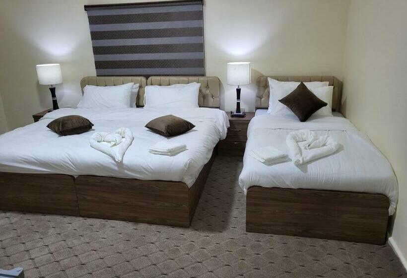 هاستل Petra Hill