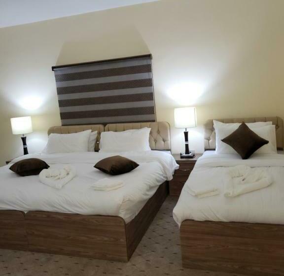 هاستل Petra Hill