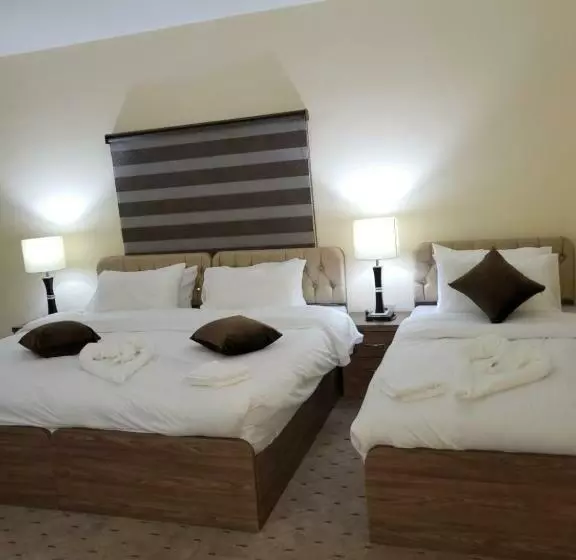 هاستل Petra Hill