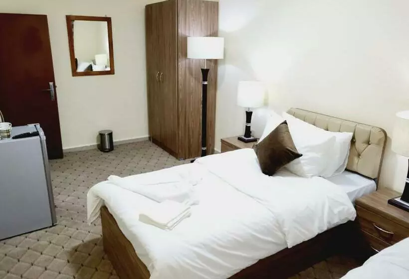 هاستل Petra Hill