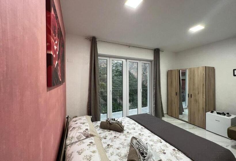 مبيت وإفطار L Oasi Del Raganello