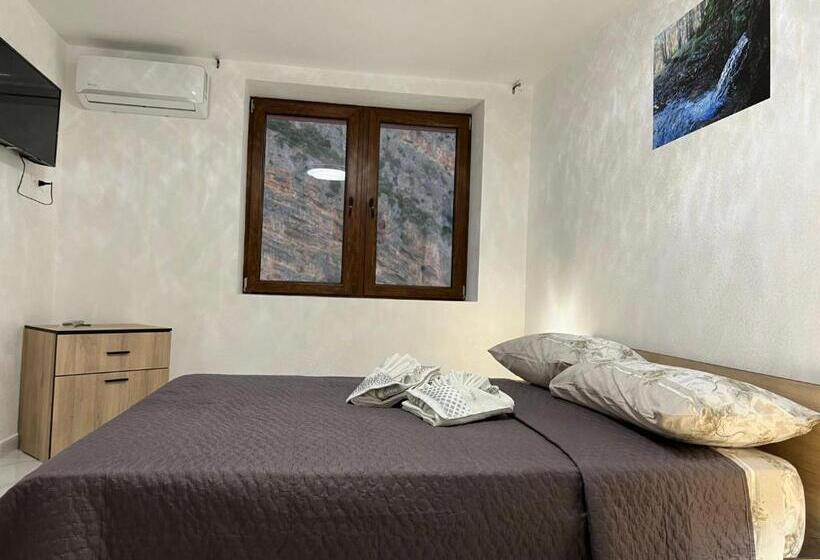 مبيت وإفطار L Oasi Del Raganello