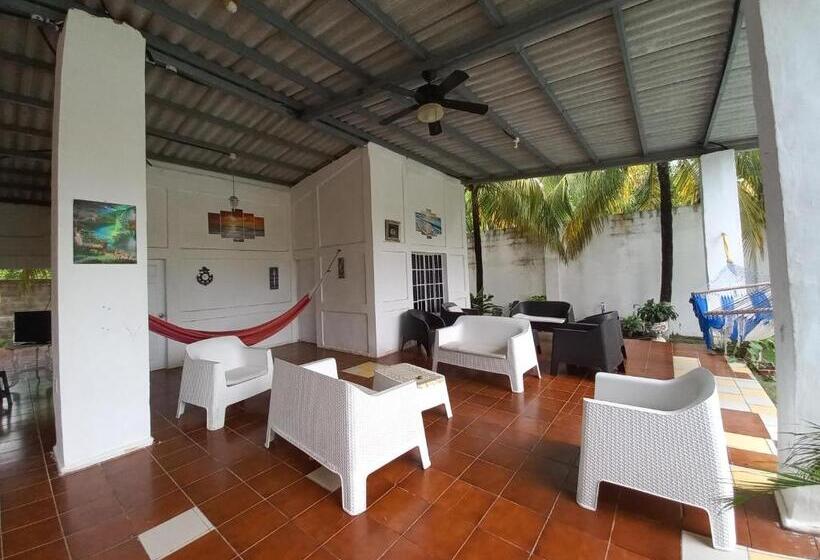 پانسیون Estancia Alfaro