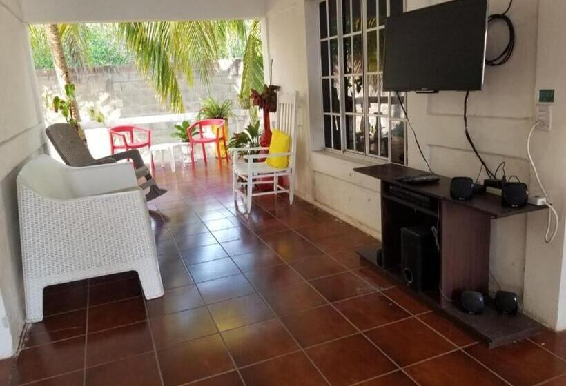 پانسیون Estancia Alfaro