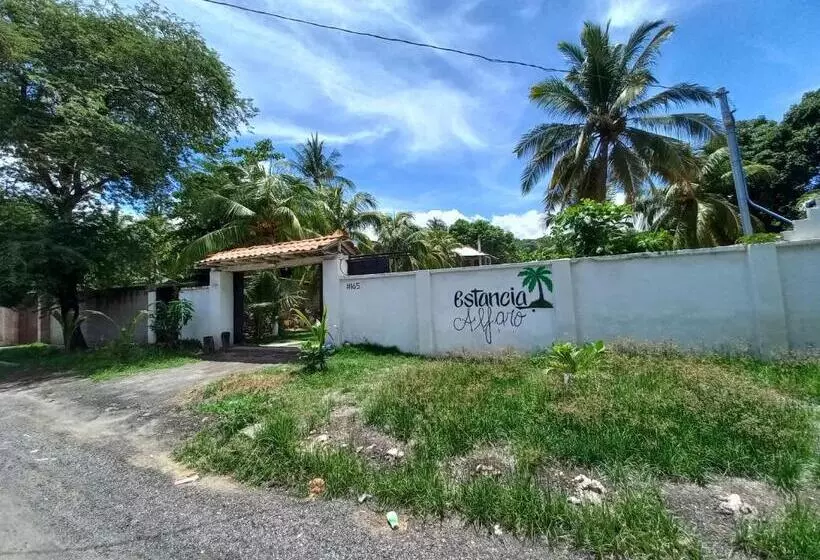 پانسیون Estancia Alfaro