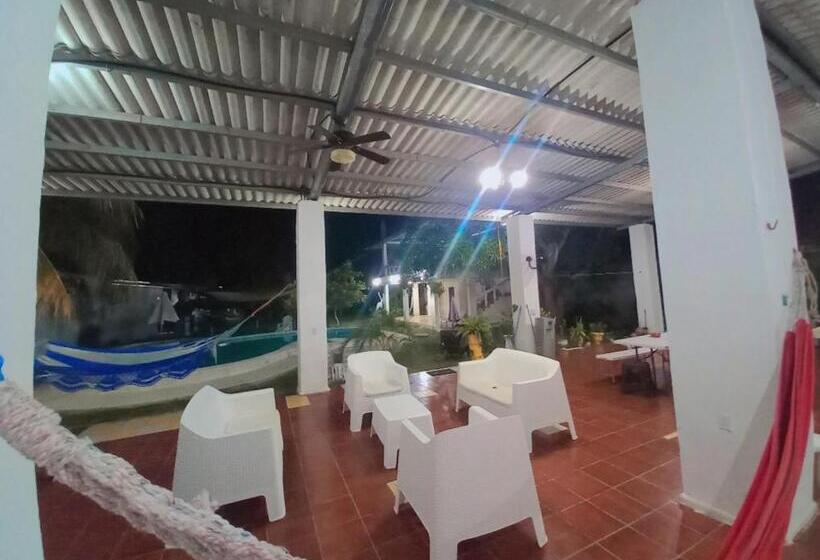 پانسیون Estancia Alfaro